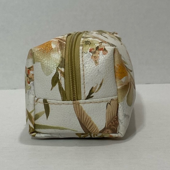 NWOT TAHARI cosmetic bag size 8”x5 1/2 inches - Picture 5 of 5